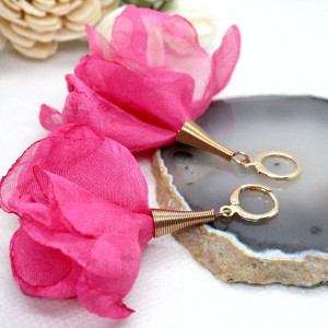 długie kolczyki - szyfonowe kwiatki - różowe