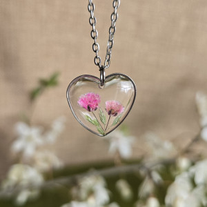 Srebrna zawieszka srebrny wisiorek kwiat naszyjnik żywica z żywicy kwiaty z kwiatami serce serduszko gipsówka różowa
