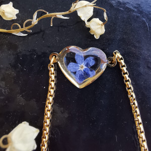 Regulowana złota bransoletka z kwiatami