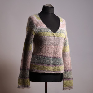 ZIELONO MI#sweter damski#sweter z alpaki#zrobiony ręcznie na drutach#reglan w pasy#reglan z dekoltem w serek