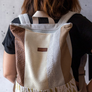 Jasny patchworkowy duży plecak z suwakiem