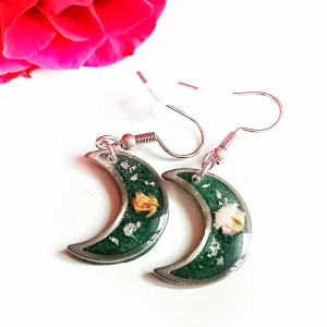 Kolczyki z żywicy z gipsówką