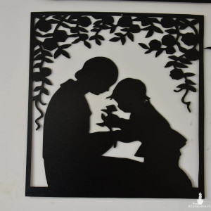 Matka z dzieckiem-dekoracja na ścianę wypalana laserem na płycie HDF