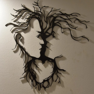 Zakochana para pocałunek-dekoracja na ścianę wypalana laserem na płycie HDF