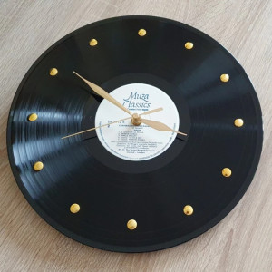 Unikatowy zegar płyta winylowa ze złotymi wskazówkami, prawdziwy winyl