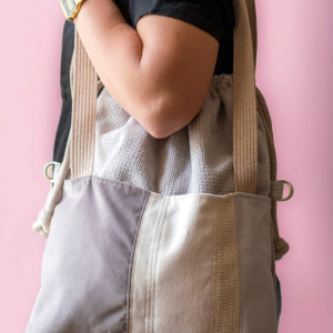 Jasna patchworkowa torba z kominem do wózka