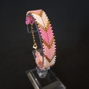 Elegancka Różowa Bransoletka z Koralików - Ręcznie szyta biżuteria