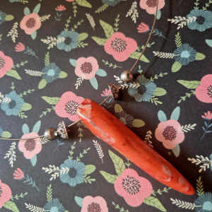 Naszyjnik z wisiorem w kształcie korala