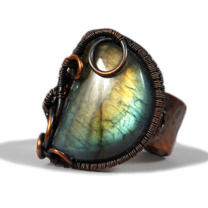 Labradoryt, Miedziany pierścionek z labradorytem, ręcznie wykonany, prezent dla niej prezent dla mamy, prezent urodzinowy biżuteria autorska