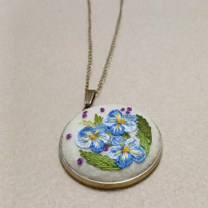 Ręcznie haftowany wisior  HANIA