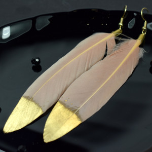 Długie kolczyki pióra - beż i złoto