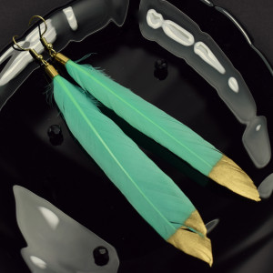 Długie kolczyki pióra - miętowo złote