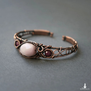 Bransoletka miedziana elficka wire wrapping z kunzytem i rubinami