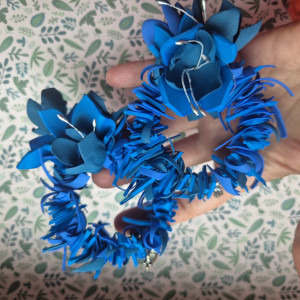 Klipsy granatowe kwiaty na kole