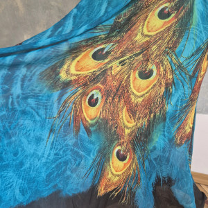 Sukienka niebieska w pawie pióra