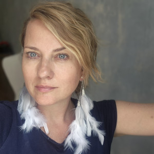 Klipsy długie biało -szare pióra