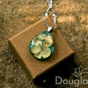 Niepowtarzalny wisiorek łezka żywicy z hortensją Vintage