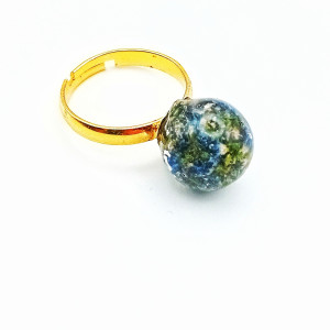 Ręcznie wykonany pierścień z żywicy z niezapominajkami