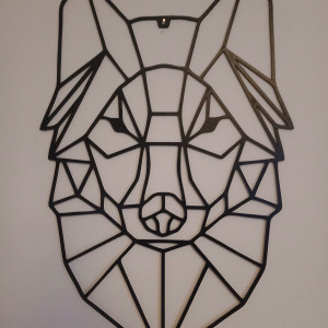 Dekoracja ścienna ,wilk wycinany laserowo.