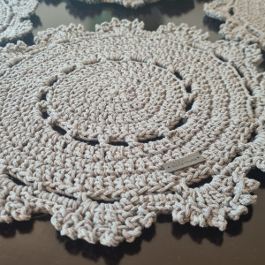 podkładka szydełkowa na stół ze sznurka bawełnianego