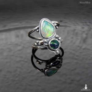 Pierścionek srebrny z opalem etiopskim i czarnym Zielony