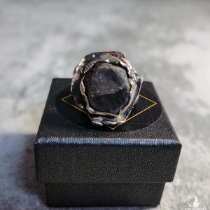 Surowy pierścień z korundem