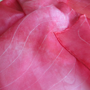 Różana, ręcznie malowana chusta jedwabna