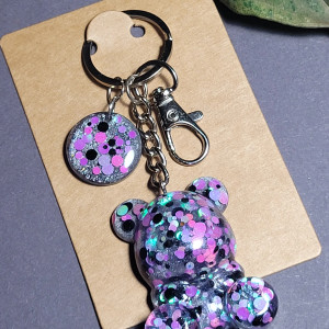 Brelok breloczek z fioletowym Misiem i kołkem z żywicy do kluczy, torebki, plecaka