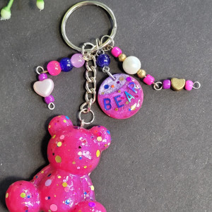 Brelok z różowym Misiem i napisem z żywicy do kluczy, torebki, plecaka