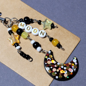 Brelok breloczek zawieszka "Księżyc" czarno-złoty z żywicy do telefonu / torebki / plecaka