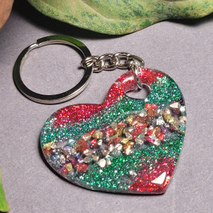 Brelok" Serce czerwono-zielone" z żywicy do kluczy / torebki / plecaka