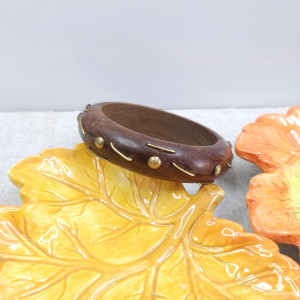 178 Drewniana Bransoletka Vintage z Mosiężnymi Inkrustacjami – Styl Boho Chic