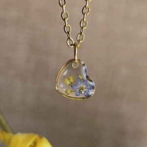 Złota zawieszka złoty wisiorek kwiat naszyjnik żywica z żywicy kwiaty serce serduszko niezapominajka