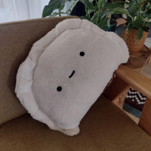 pluszowy pieróg poduszka pierożek przytulanka pieroguszka