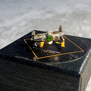 Srebrny delikatny pierścionek z tsavorytem