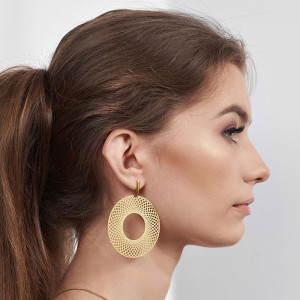 Złociste kolczyki z ażurowymi kołami Dike c708