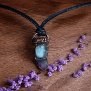 Amulet z ametystu i fluorytu – Ochrona • Harmonia • Jasność umysłu