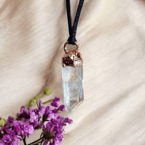 Amulet z kryształu górskiego – Energia • Czystość • Wzmocnienie intencji