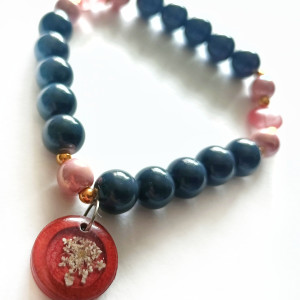 Bransoletka handmade z kwarcem różowym, porcelaną i dziką marchwią w żywicy