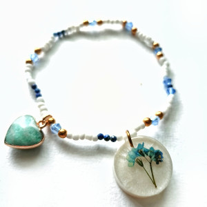 Bransoletka z lazurytem i awenturynem | Delikatna biżuteria handmade | Zawieszka z niezapominajką w żywicy