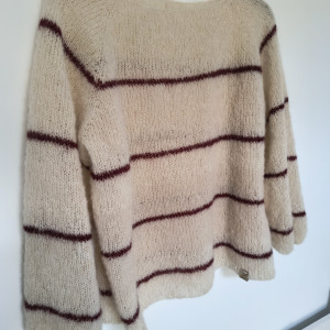 bluzka na drutach śmietanka z jeżyną