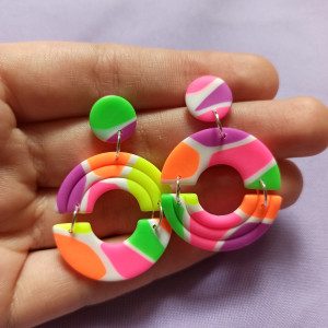 Kolczyki z gliny polimerowej neony