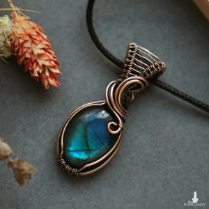 Wisiorek miedziany naszyjnik niebieski labradoryt wire wrapping
