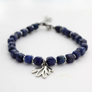 Bransoletka z lapis-lazuli z koniczynką