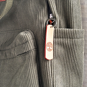 Skórzana zawieszka z drzewem