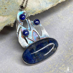 Naszyjnik z lapis lazuli w ogniu - płomień elegancji a1133