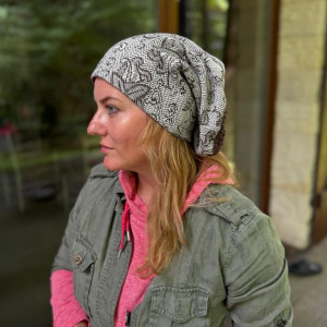 Czapka damska materiałowa