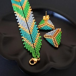 Zielono-Złoty zestaw biżuterii - Bransoletka i geometryczne kolczyki na sztyfcie