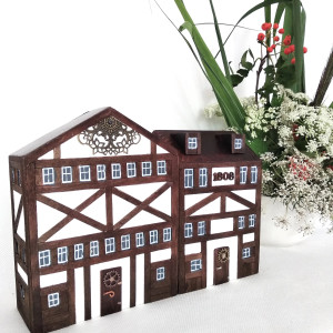 "Szachulcowy duet z historią – dekoracja z drewna i pasji"