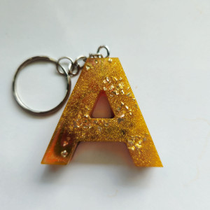 Brelok literka A multikolor z złotem